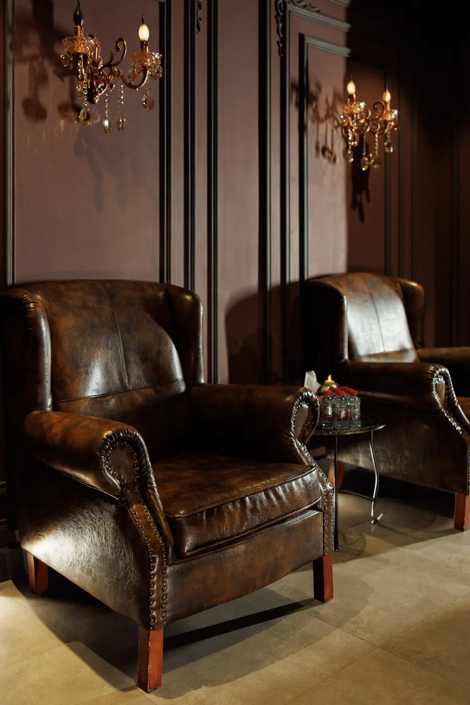 Leather armchairs in the waiting lounge at Lavana Spa Bur Dubai